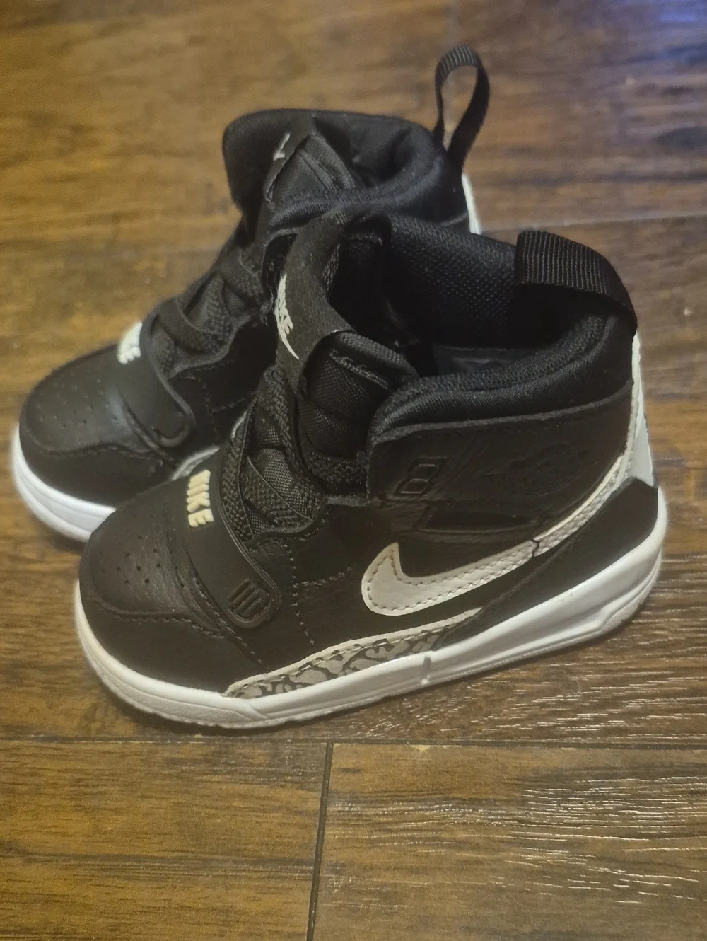 Nike Kids Black & White Low-Top Sneakers